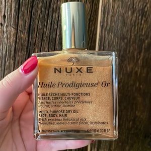 NUXE Paris body oil, gold shimmer, dry oil